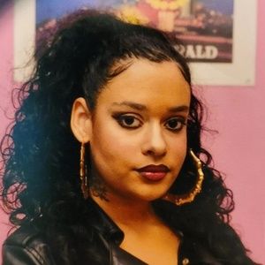 Meet your Posher, Ella